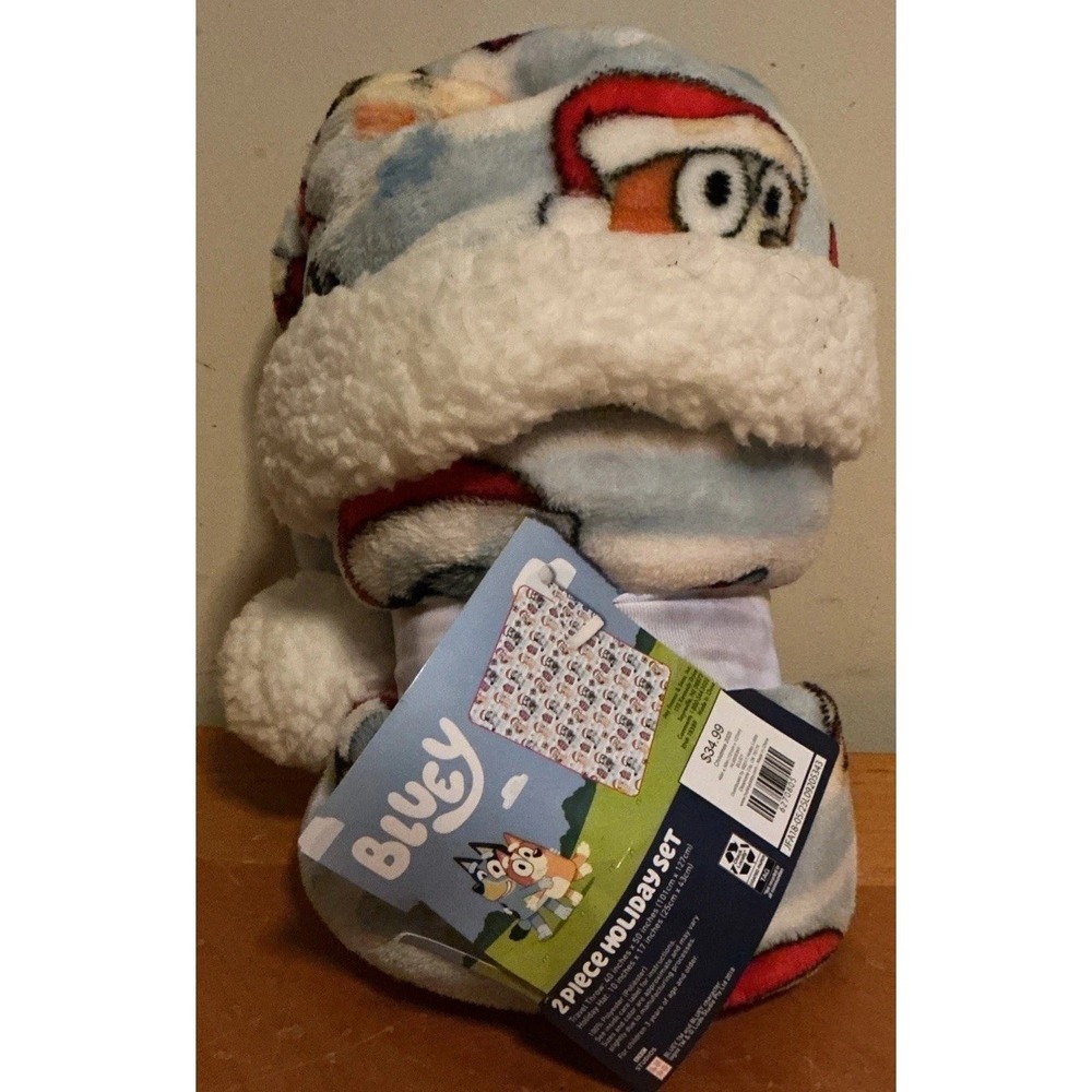 Bluey‎ 2 Piece Holiday Set Travel Throw Blanket and Santa Hat Christmas New